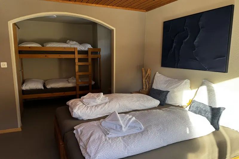 The Genève room: a spacious family room with two beds and a bunk bed.
